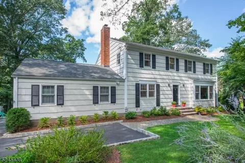 5 Skyline Dr, Caldwell, NJ 07006