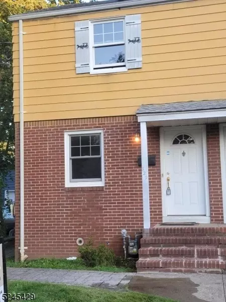 829 Amsterdam Ave, Roselle, NJ 07203