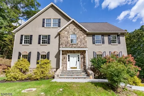 14 Hidden Valley Dr, Vernon, NJ 07462