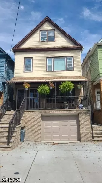 125 W 15th St, Bayonne, NJ 07002