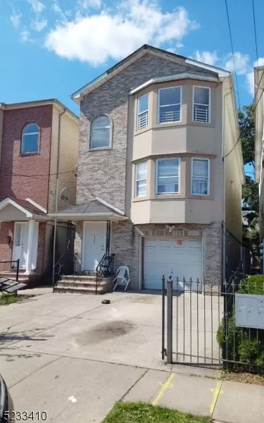 735 S 11th St, Newark, NJ 07108