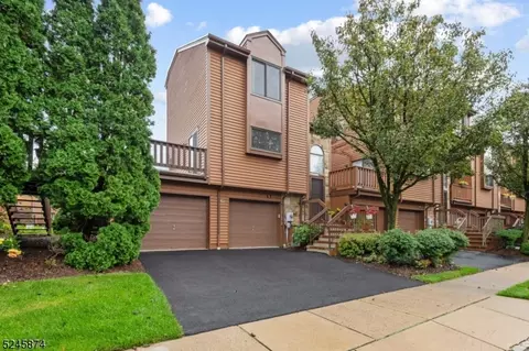 5 Powderhorn Dr, Rockaway, NJ 07866