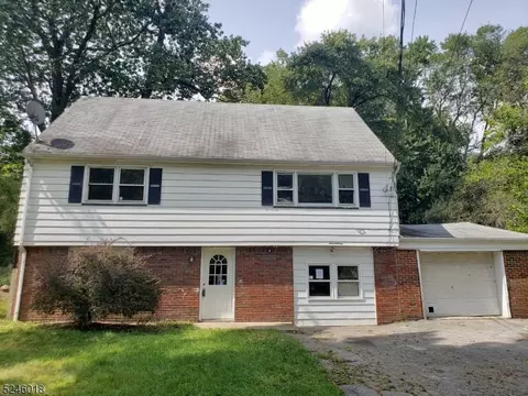 17 Oakwood Ave, Pequannock Twp, NJ 07440