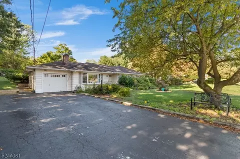 7 Walnut Ln, Butler, NJ 07405