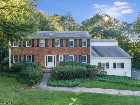 8 Princeton Rd, Livingston, NJ 07039