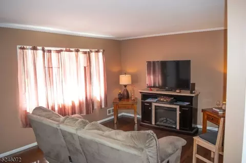 522 Warfield Rd, North Plainfield, NJ 07063 photo 4