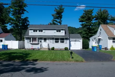 522 Warfield Rd, North Plainfield, NJ 07063