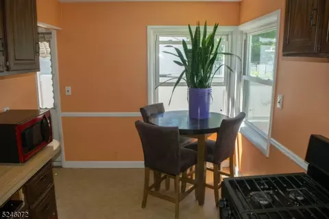 522 Warfield Rd, North Plainfield, NJ 07063 photo 6