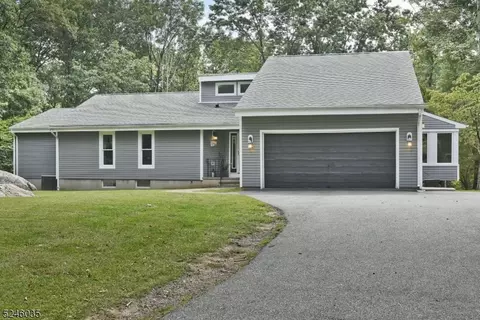 9 Louis Dr, Stanhope, NJ 07874