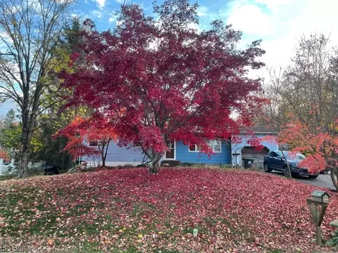 26 Glenside Dr, Mount Olive, NJ 07828