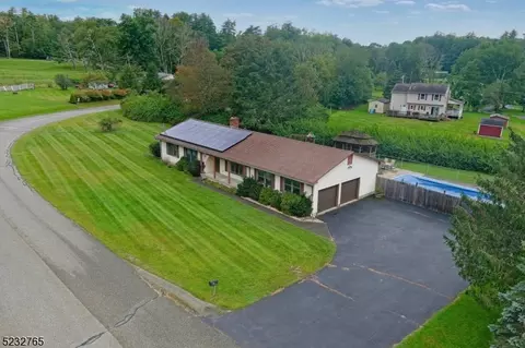 3 Coss Ln, Montague, NJ 07827