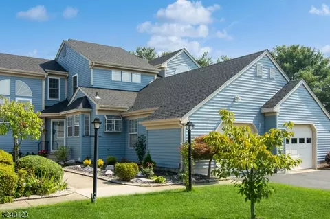 22 Glastonbury Dr # B, Monroe Township, NJ 08831