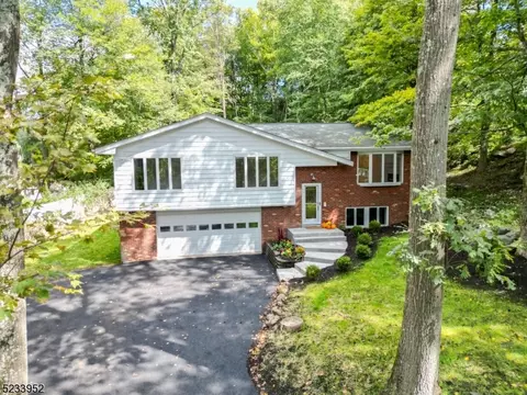 77 Old Brookside Rd, Randolph, NJ 07869