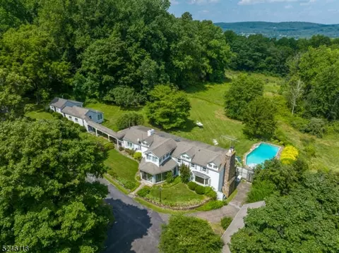 5 Travis Hill Rd, Union Twp, NJ 08827