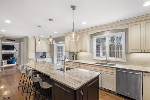 4 Running Brook Rd, Bridgewater, NJ 08807