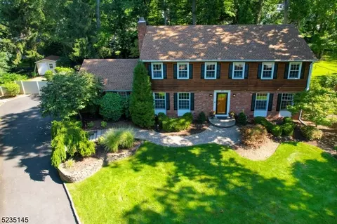 35 Berkshire Pl, Allendale, NJ 07401