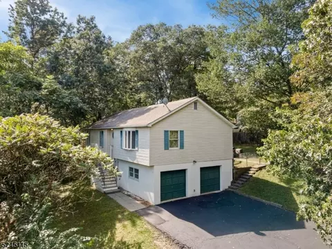54 Neepaulin Dr, Wantage, NJ 07461