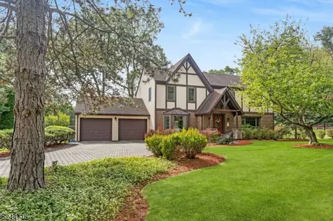 579 Scarangella Ct, River Vale, NJ 07675