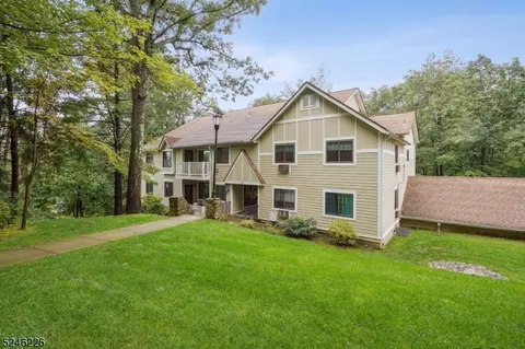 17 Foxwood Dr # F, Morris Plains, NJ 07950
