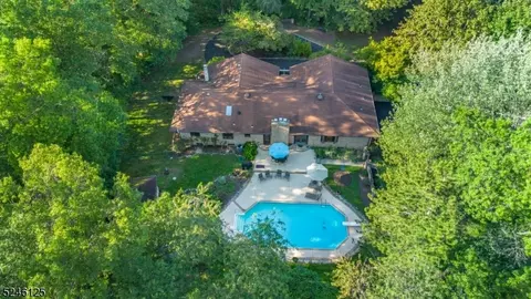 13 Marguerite Ln, Montville Twp, NJ 07045