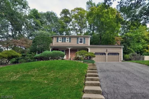 20 Eton Ct, Wayne, NJ 07470