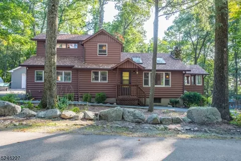 9 Anawa Rd, Vernon Twp, NJ 07422