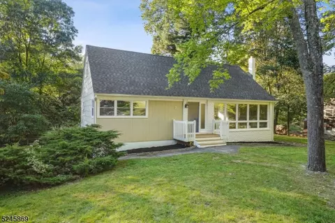 7 Winding Way, Byram Township, NJ 07821