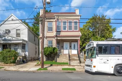 303 S 18th St, Newark, NJ 07103