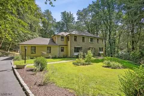 7 Honeyman Rd, Lebanon, NJ 08833
