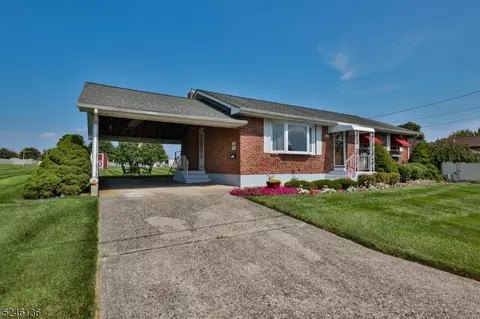 626 Grant St, Alpha, NJ 08865 photo 3