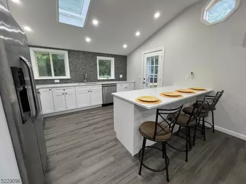 913 Laurel Dr, Newton, NJ 07860