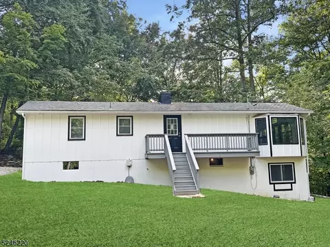 15 Glen Dr, Sussex, NJ 07461