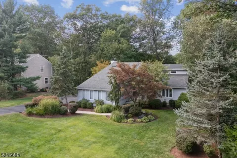 21 Hickory Dr, Basking Ridge, NJ 07920