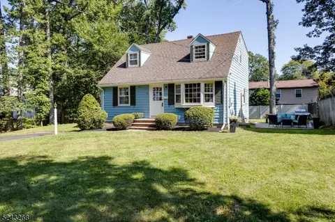35 Stagaard Pl, Fanwood, NJ 07023