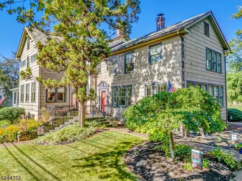33 S Middlebush Rd, Somerset, NJ 08873