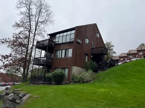 1 Attitash Dr #12, Vernon, NJ 07462