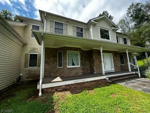 204 Taylors Mill Rd, Lebanon, NJ 08833