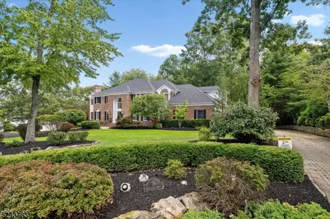 16 Gateshead Dr, Bridgewater, NJ 08807