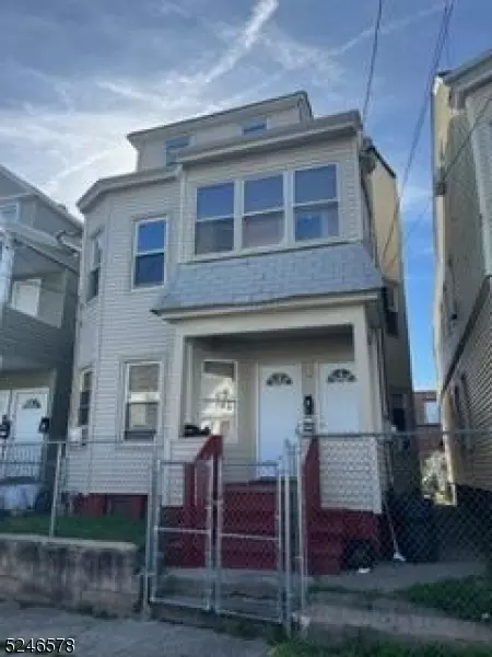 516 E 18th St, Paterson, NJ 07514