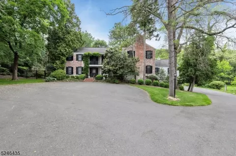 1051 Clarks Ln, Scotch Plains, NJ 07076