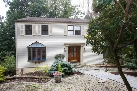 30 Beaver Ridge Rd, Morris Plains, NJ 07950