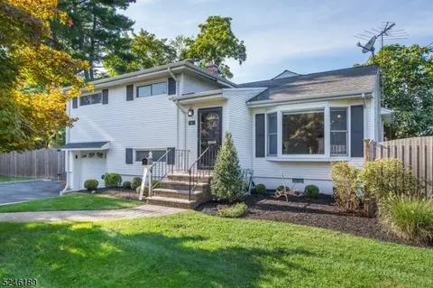 4 Ackerson Ave, Pequannock Twp, NJ 07440