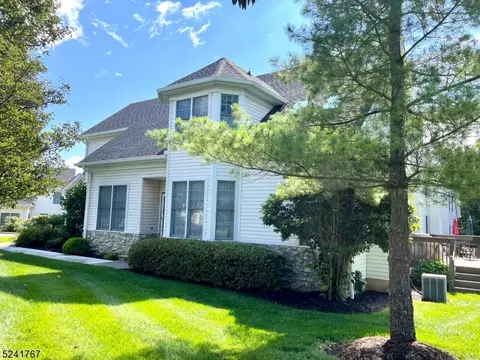 77 La Costa Dr, Clinton Twp, NJ 08801