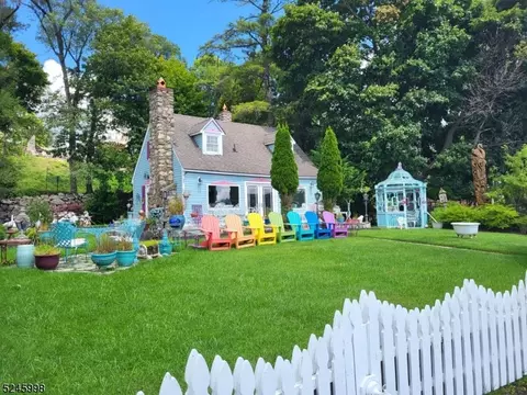38 W Shore Trl, Sparta, NJ 07871