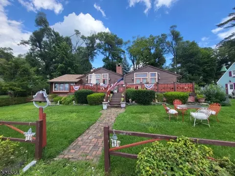40 W Shore Trl, Sparta, NJ 07871