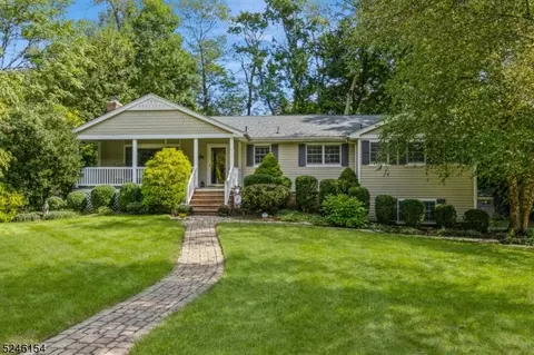 4 Johnston Dr, Morristown, NJ 07960