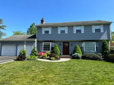 8 Alexandria Dr, East Hanover, NJ 07936
