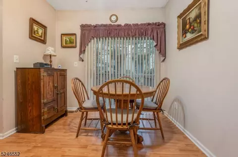 4 Cypress Ct, Clinton, NJ 08809 photo 9