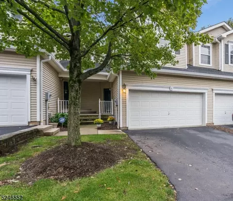 4 Cypress Ct, Clinton, NJ 08809