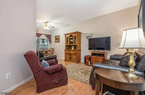 4 Cypress Ct, Clinton, NJ 08809 photo 5